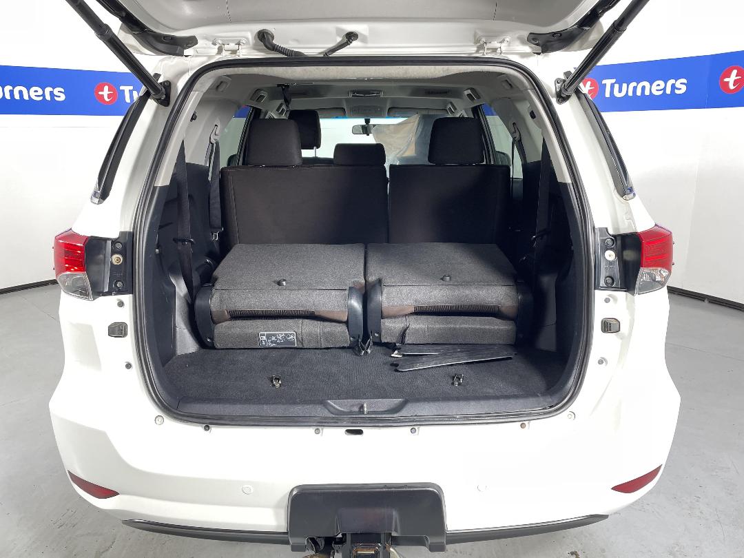 Photo '14' of Toyota Fortuner