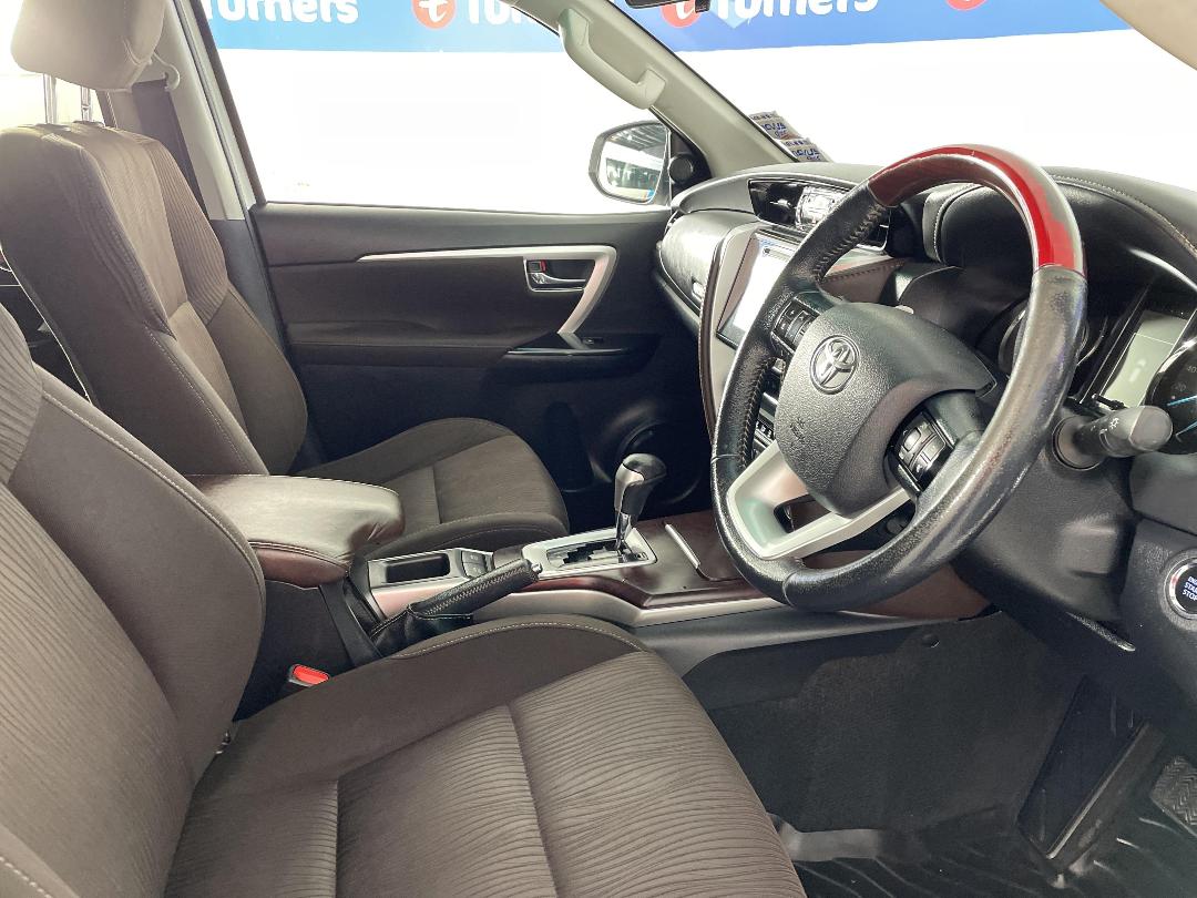 Photo '16' of Toyota Fortuner