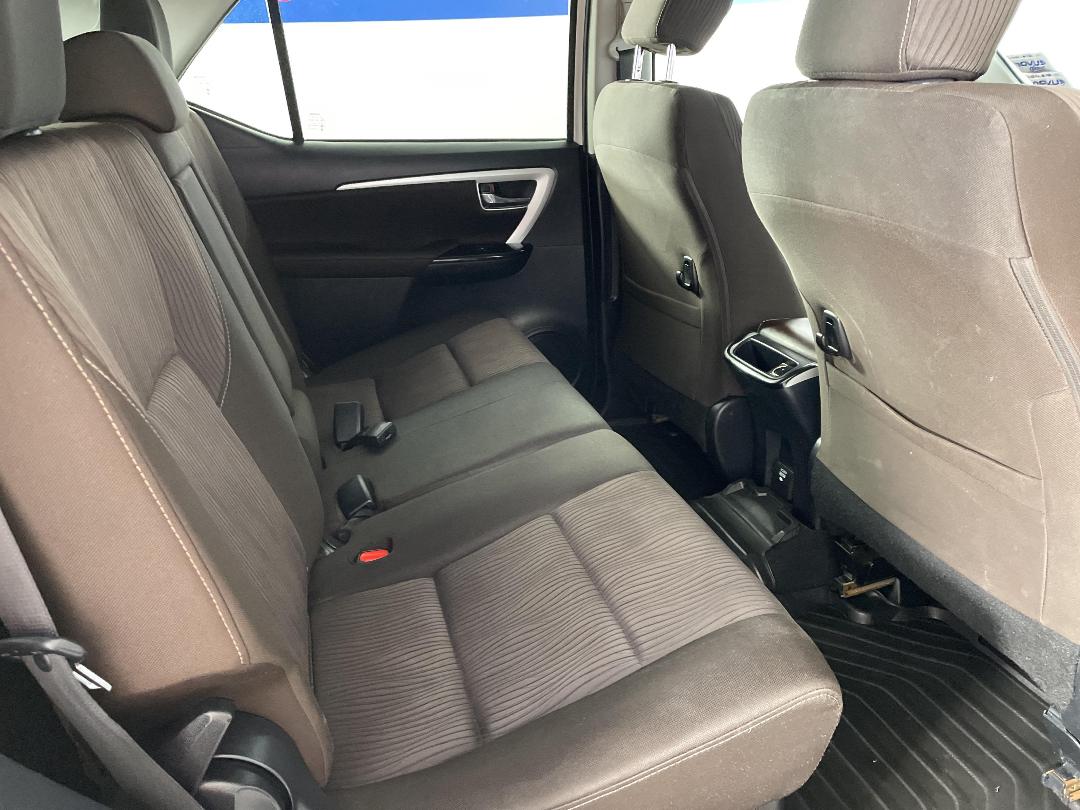 Photo '20' of Toyota Fortuner