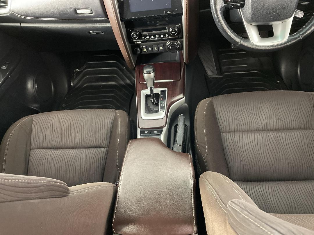 Photo '18' of Toyota Fortuner