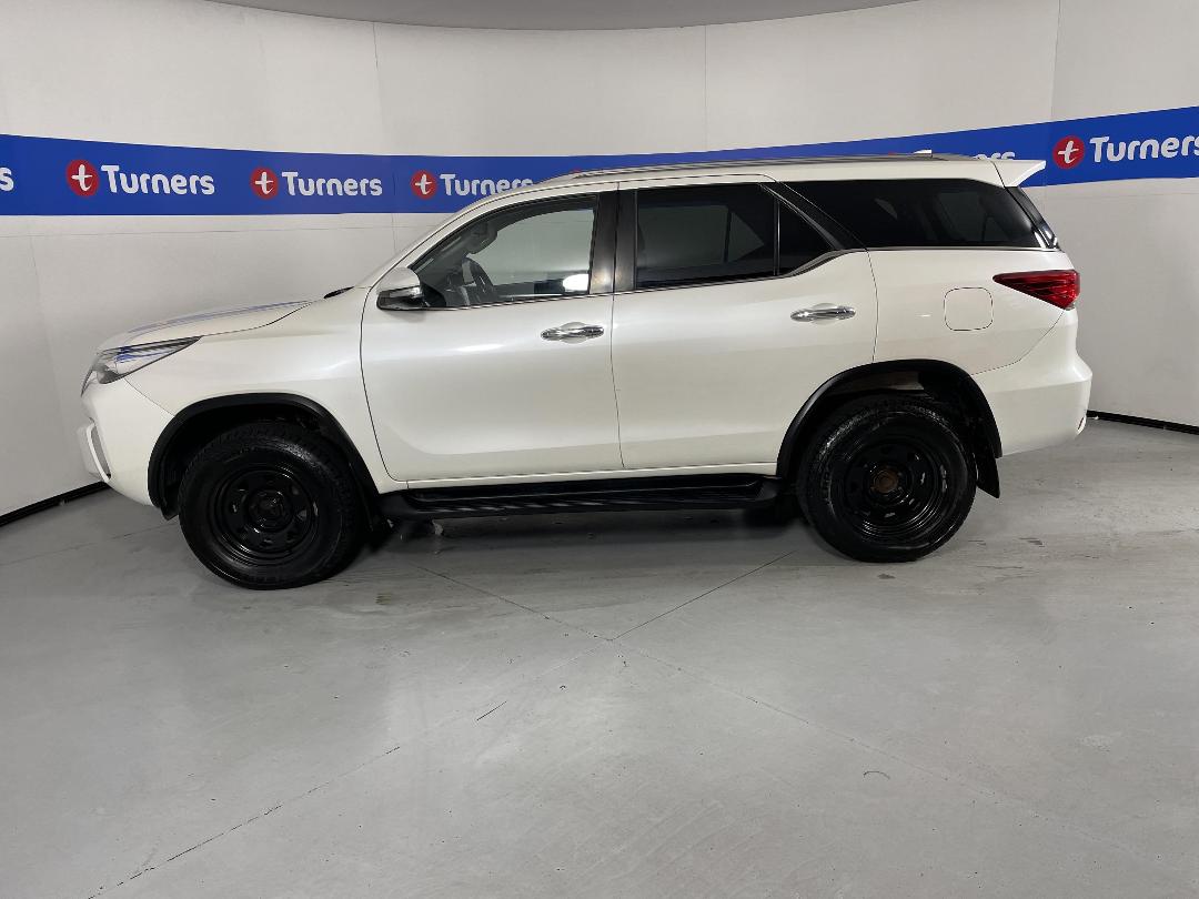 Photo '24' of Toyota Fortuner