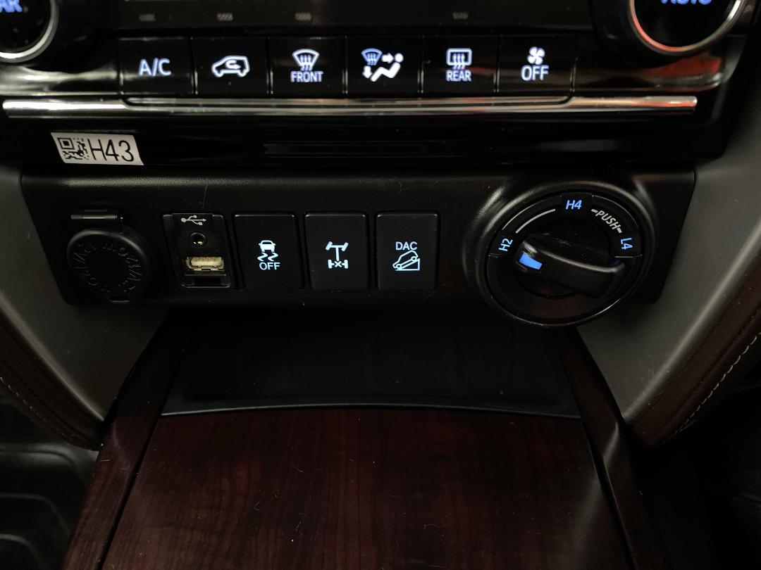 Photo '32' of Toyota Fortuner