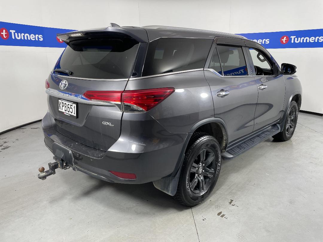 Photo '7' of Toyota Fortuner Photo '7' of Toyota Fortuner