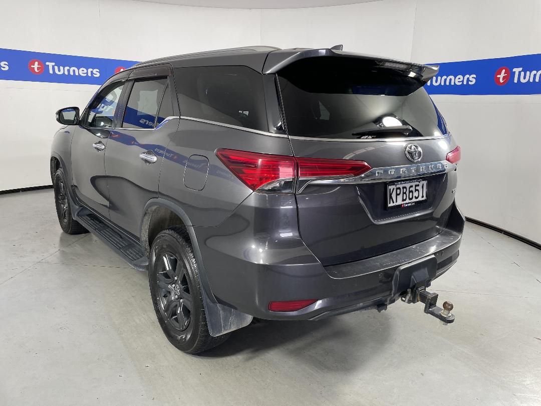 Photo '5' of Toyota Fortuner Photo '5' of Toyota Fortuner