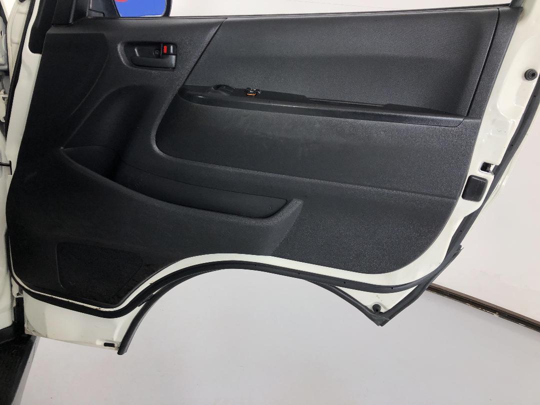 Photo '15' of Toyota Hiace Photo '15' of Toyota Hiace