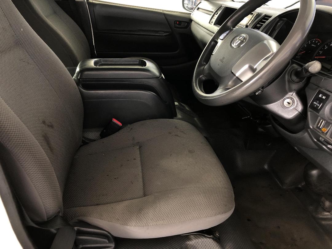 Photo '16' of Toyota Hiace Photo '16' of Toyota Hiace