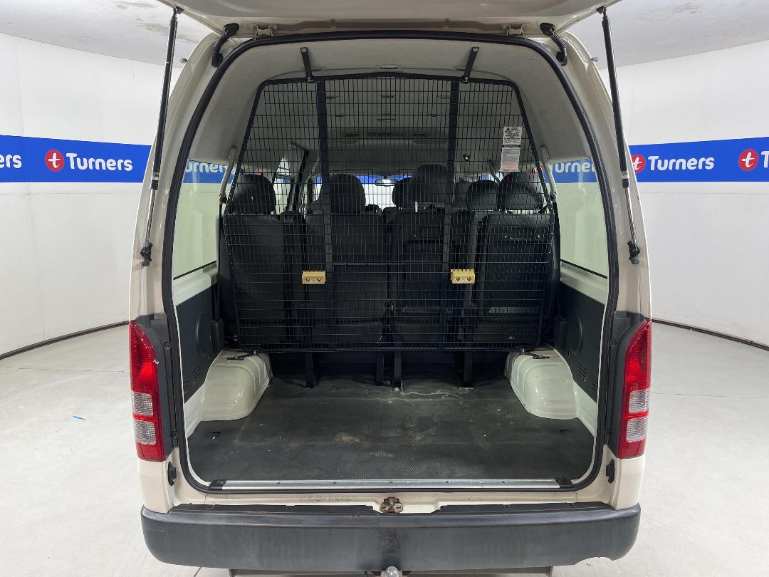 Photo '14' of Toyota Hiace