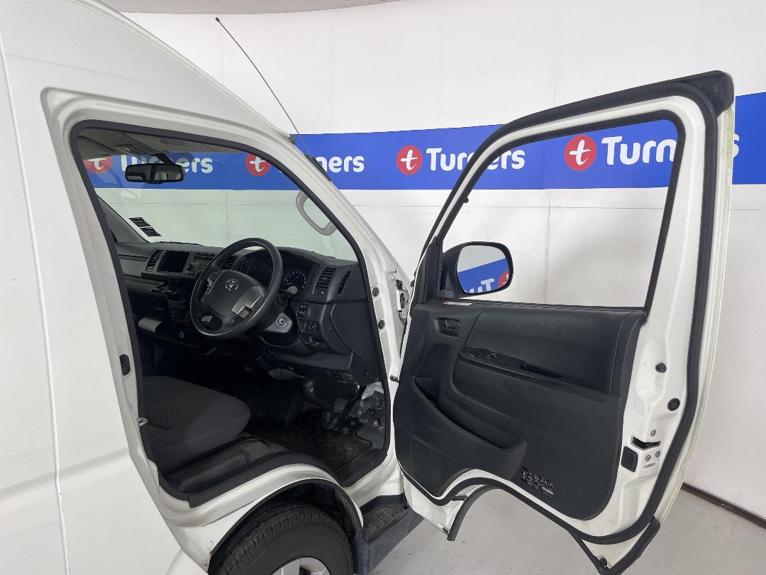 Photo '15' of Toyota Hiace