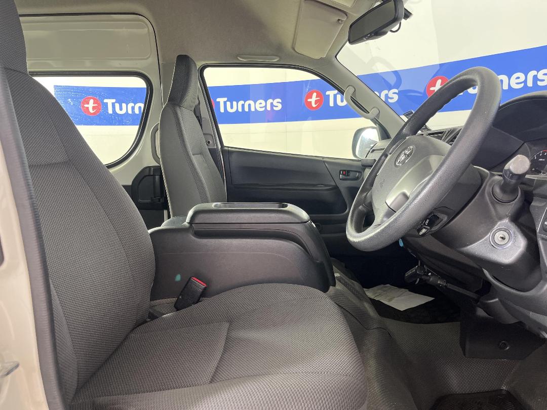 Photo '16' of Toyota Hiace