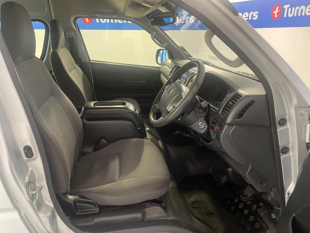 Used Toyota Hiace Minibus TD 2017 Wellington Porirua at Turners