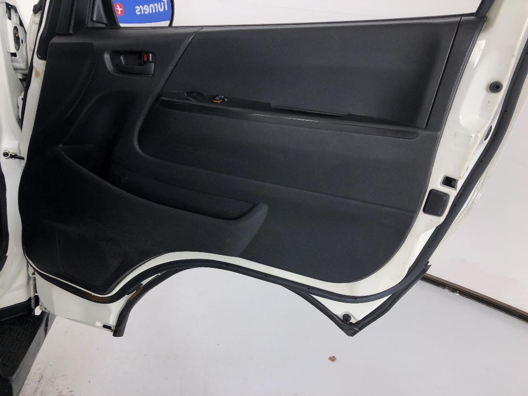 Photo '15' of Toyota Hiace Photo '15' of Toyota Hiace