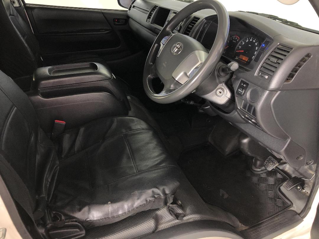 Photo '16' of Toyota Hiace Photo '16' of Toyota Hiace