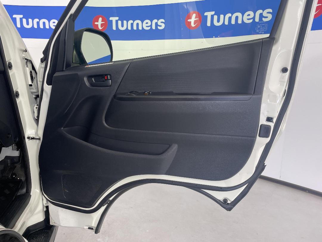 Photo '15' of Toyota Hiace Photo '15' of Toyota Hiace