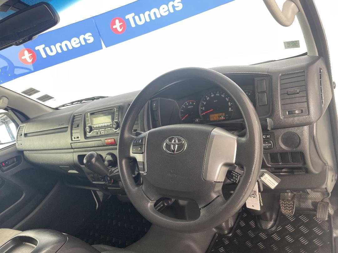 Photo '17' of Toyota Hiace Photo '17' of Toyota Hiace