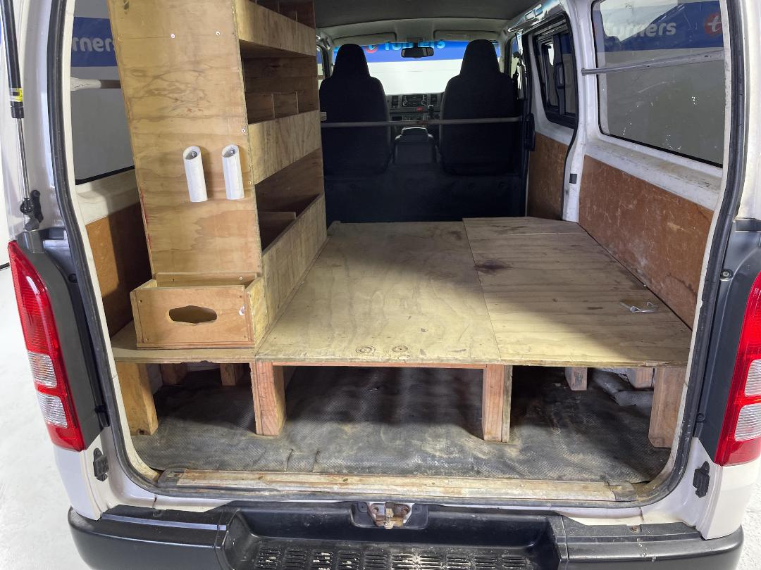 Photo '14' of Toyota Hiace