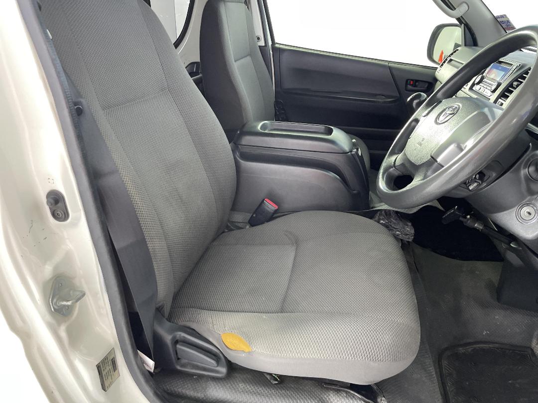 Photo '16' of Toyota Hiace