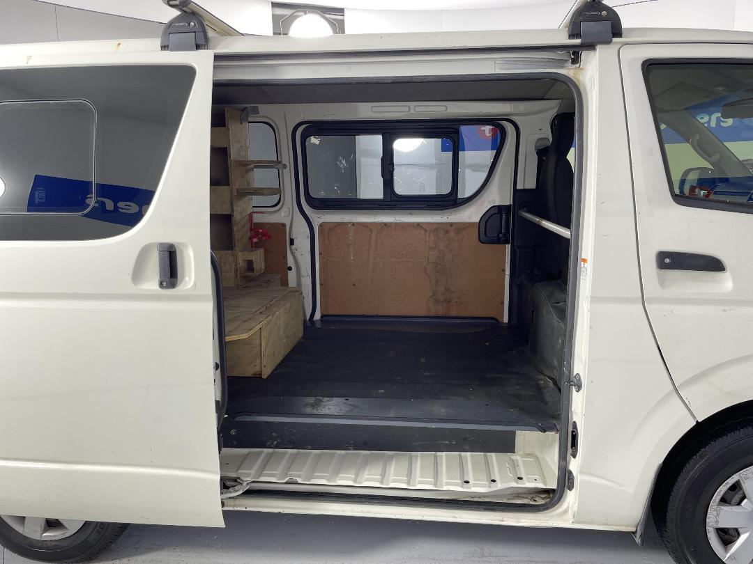 Photo '19' of Toyota Hiace