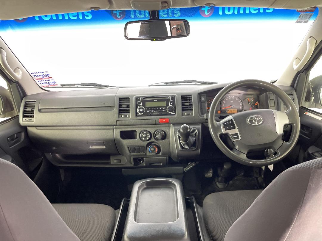 Photo '17' of Toyota Hiace