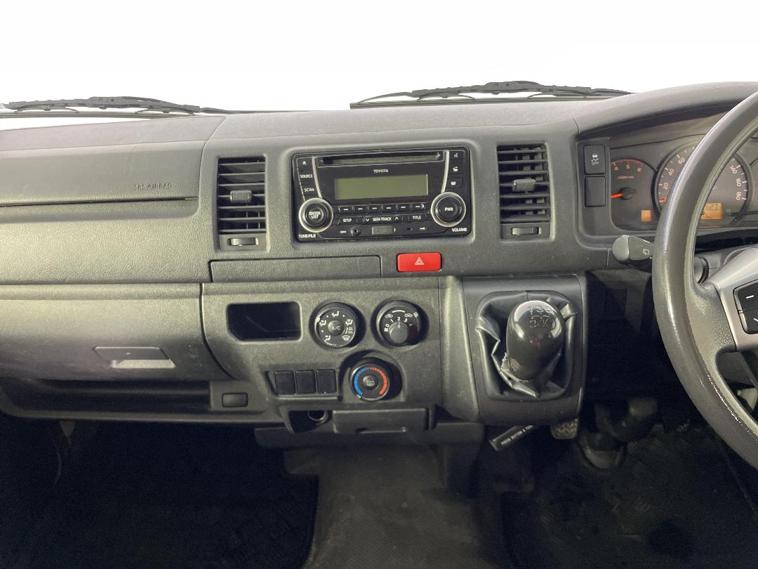 Photo '18' of Toyota Hiace