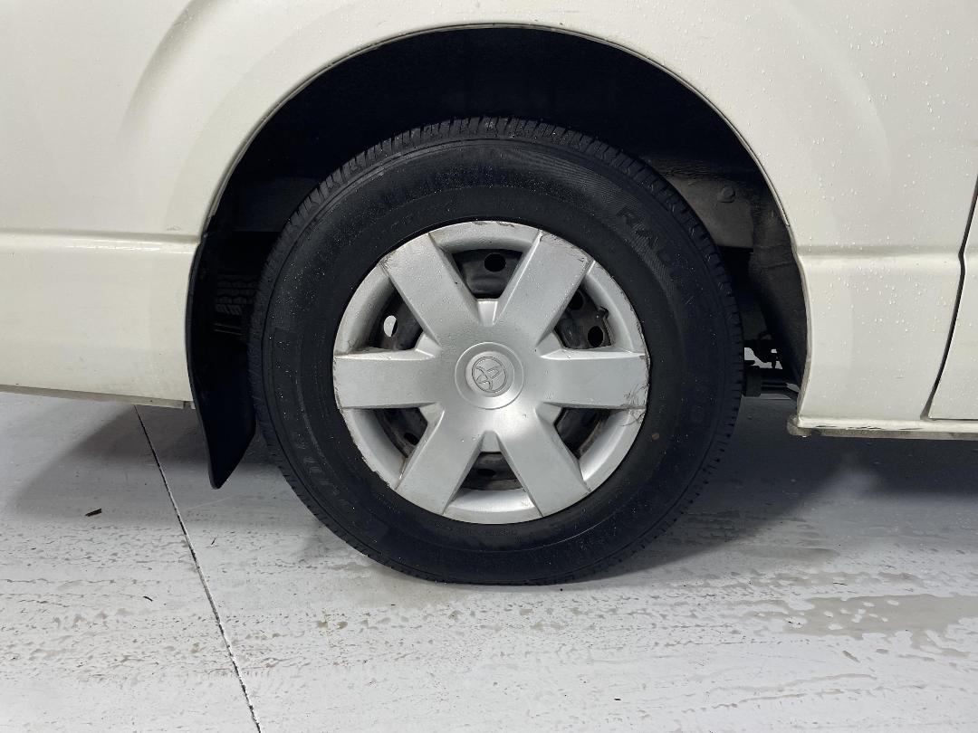 Photo '12' of Toyota Hiace