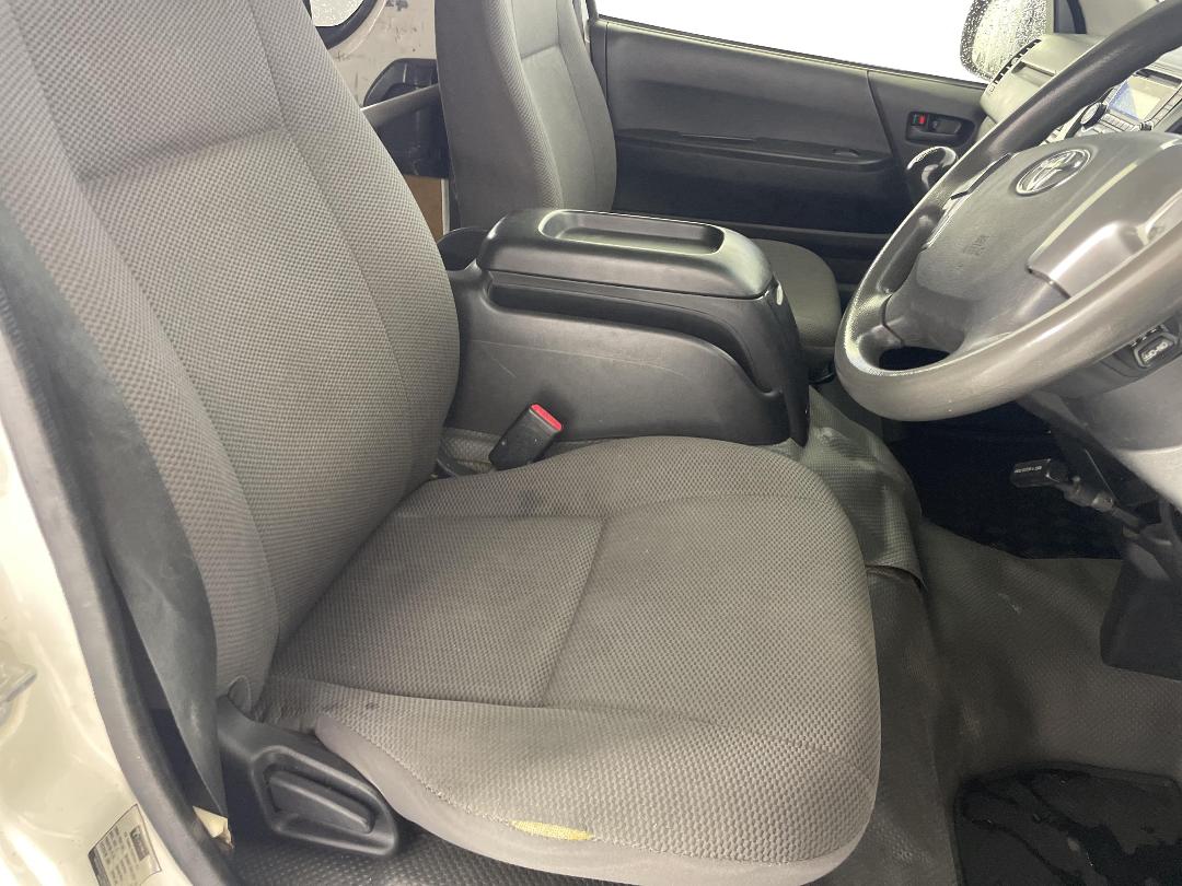 Photo '16' of Toyota Hiace