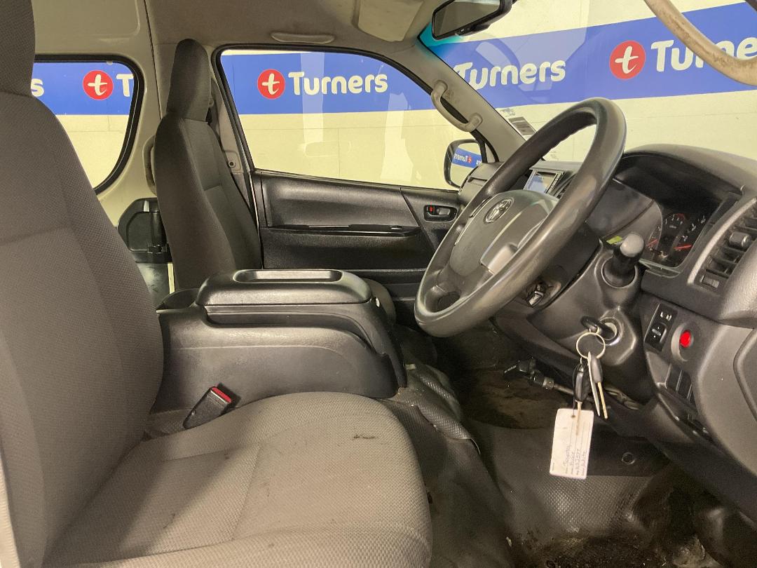 Photo '16' of Toyota Hiace Photo '16' of Toyota Hiace