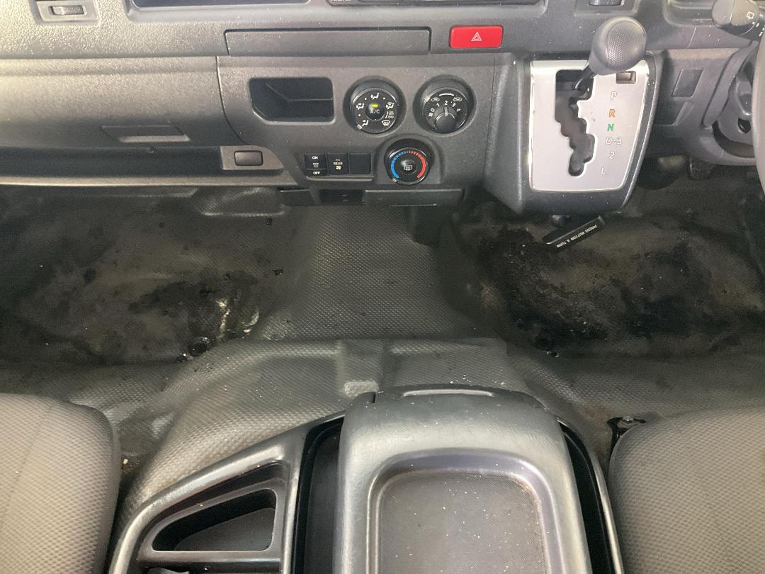 Photo '18' of Toyota Hiace Photo '18' of Toyota Hiace