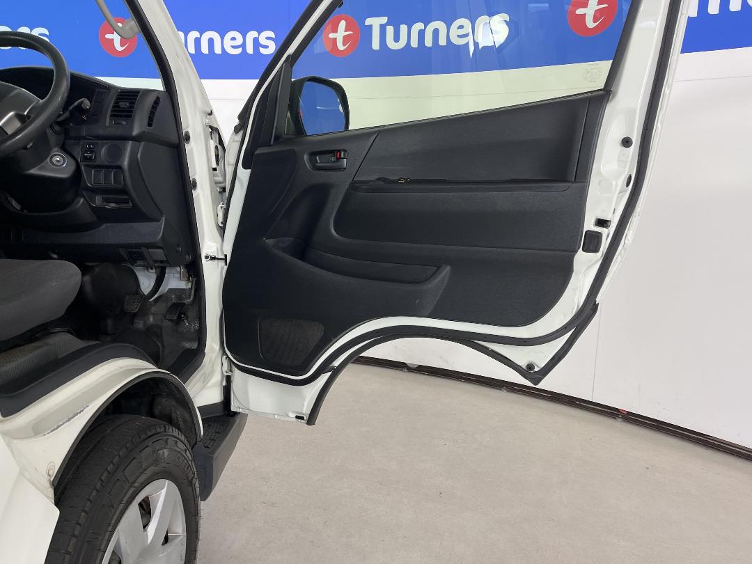 Photo '15' of Toyota Hiace