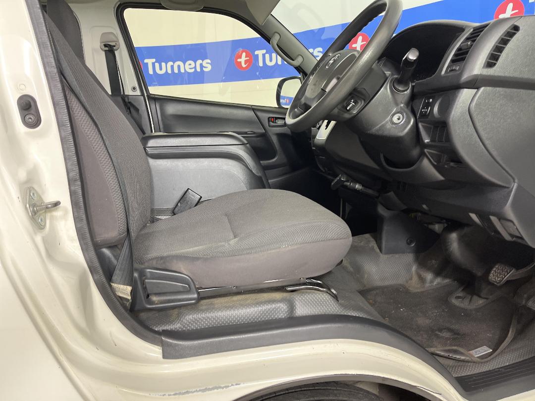 Photo '16' of Toyota Hiace