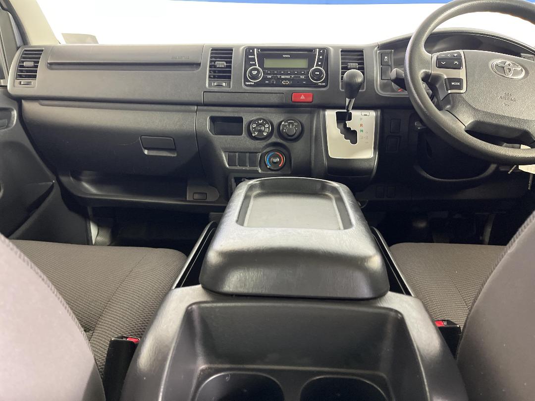 Photo '18' of Toyota Hiace