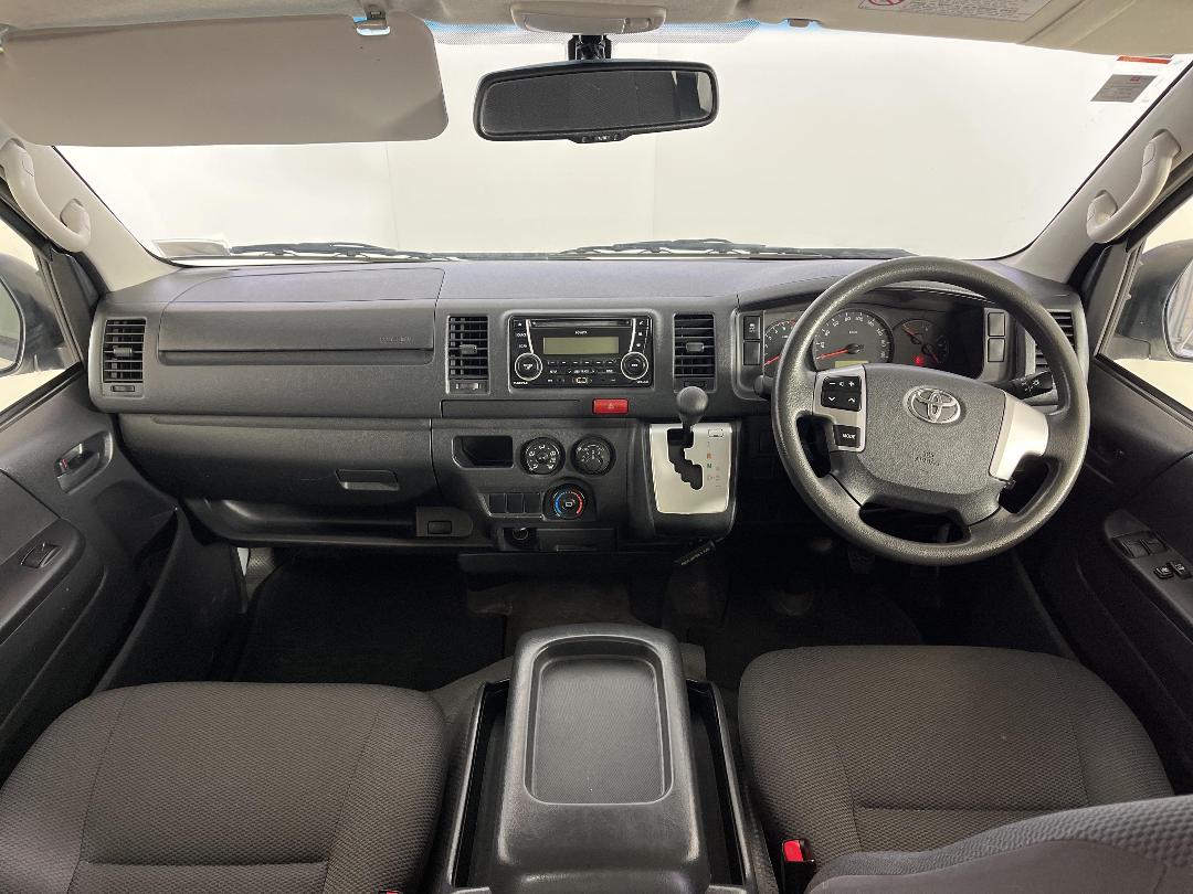 Photo '17' of Toyota Hiace