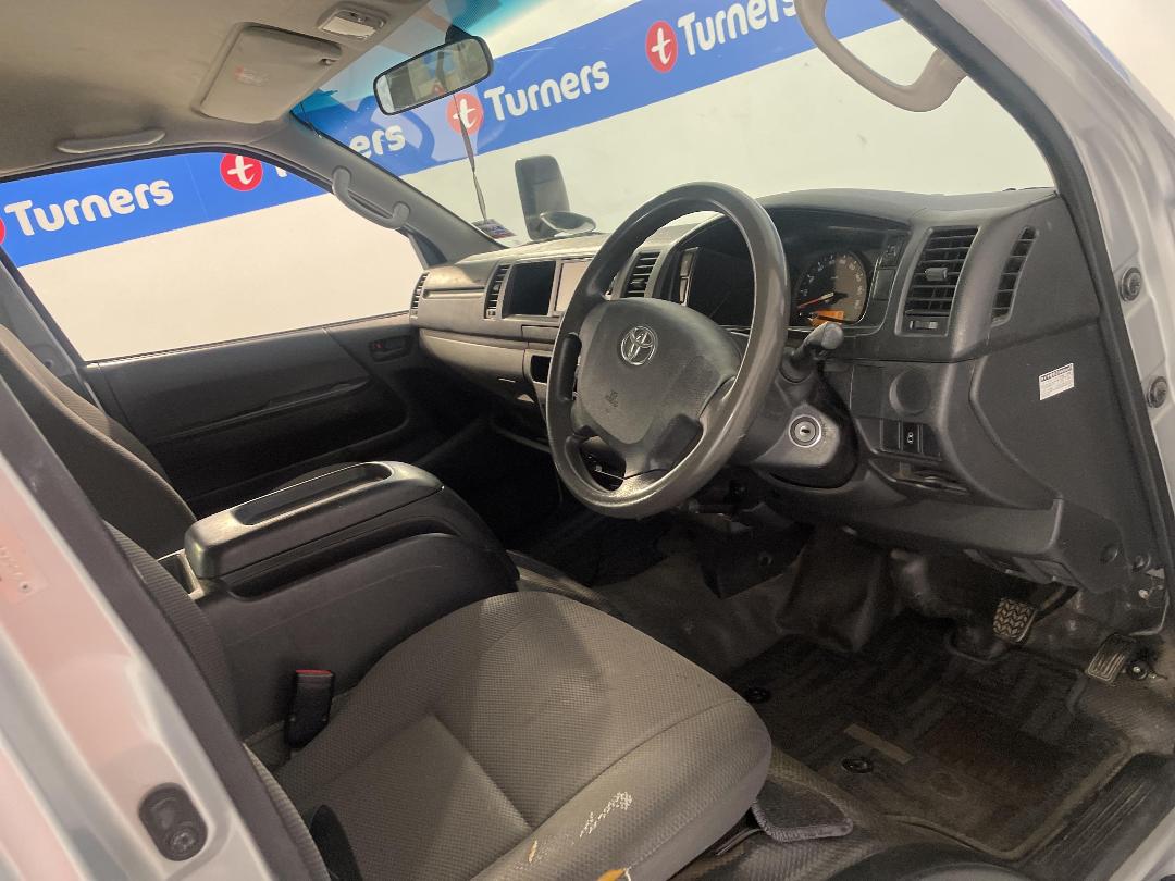 Photo '16' of Toyota Hiace