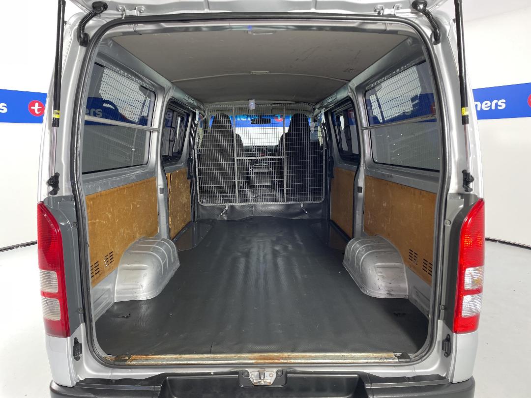 Photo '14' of Toyota Hiace Photo '14' of Toyota Hiace