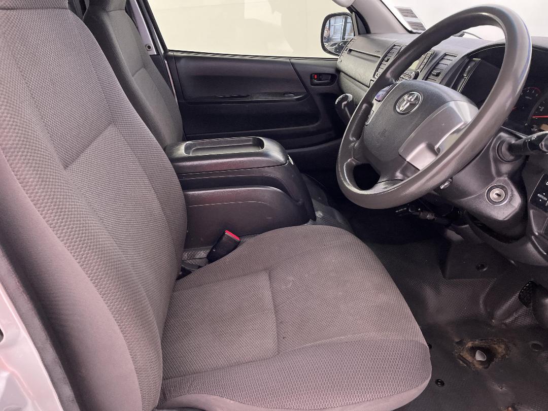 Photo '16' of Toyota Hiace Photo '16' of Toyota Hiace