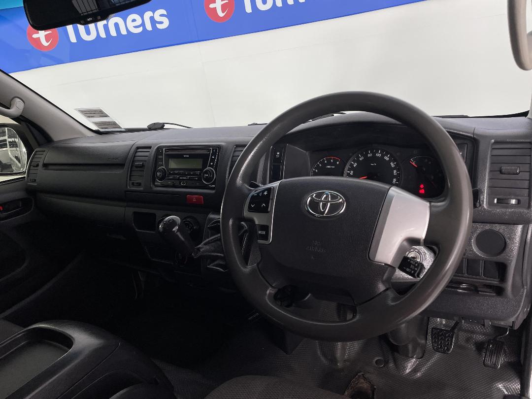 Photo '17' of Toyota Hiace Photo '17' of Toyota Hiace