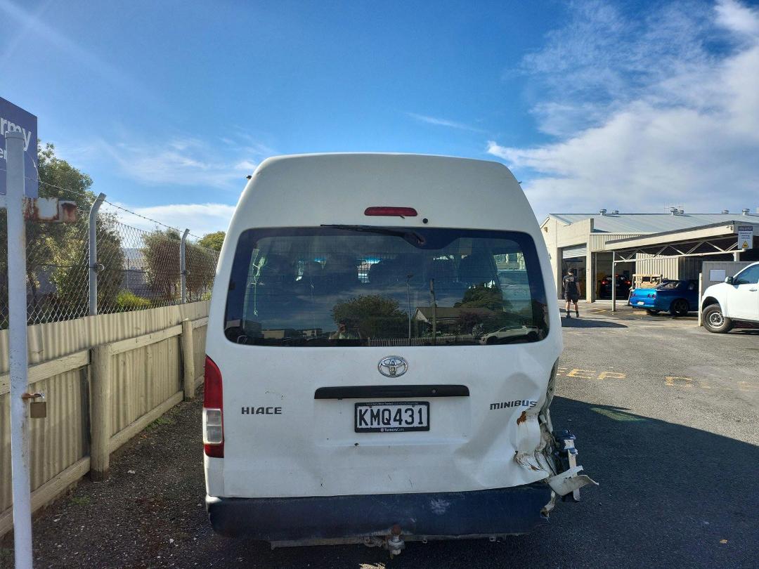 Photo '24' of Toyota Hiace Minibus TD