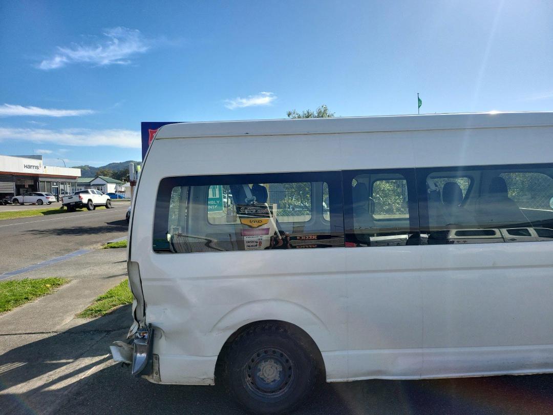 Photo '32' of Toyota Hiace Minibus TD