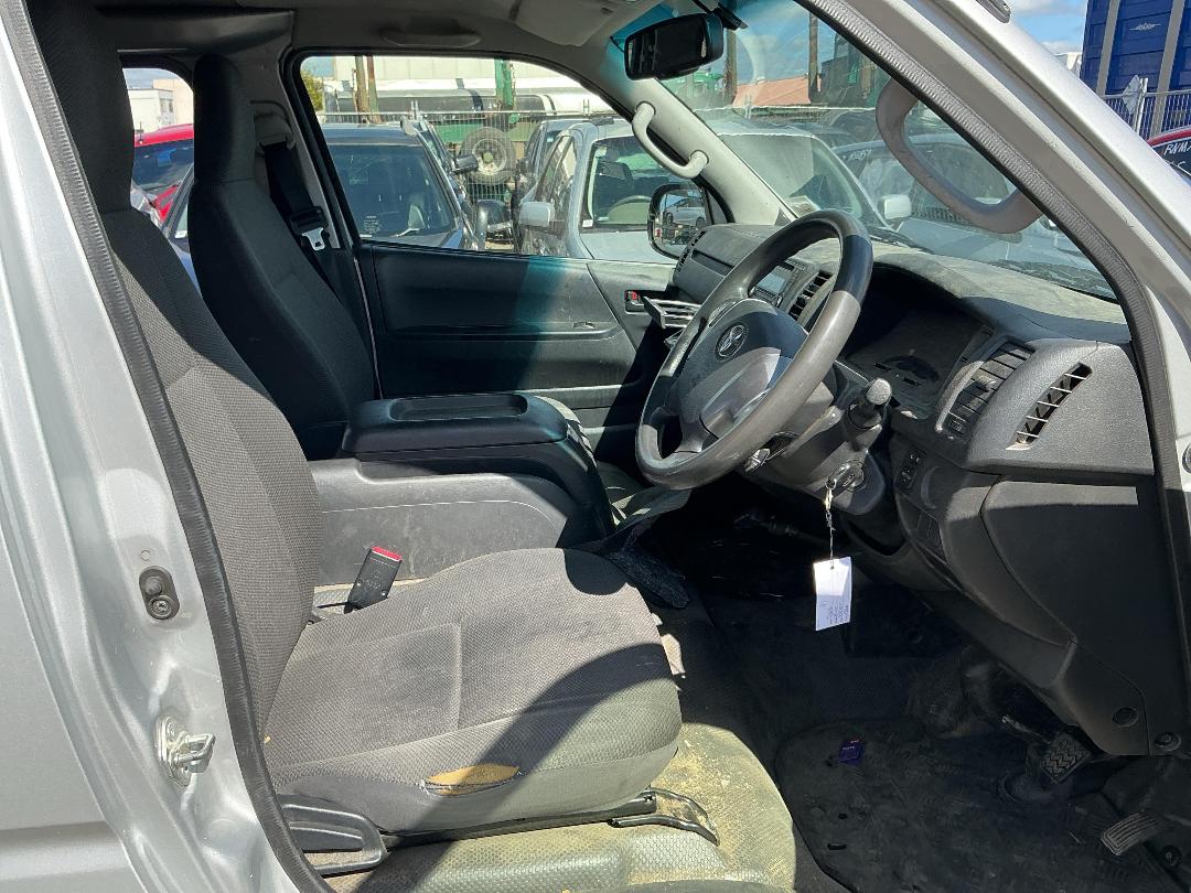 Photo '15' of Toyota Hiace ZL