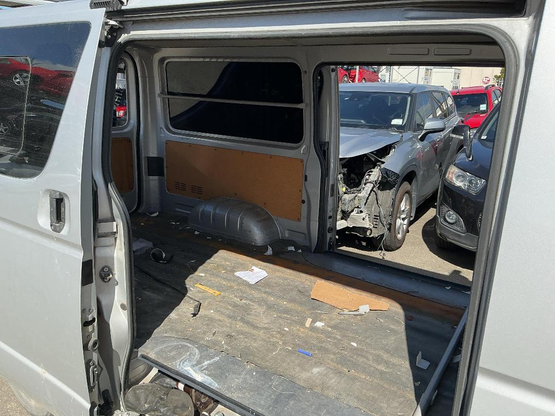 Photo '16' of Toyota Hiace ZL