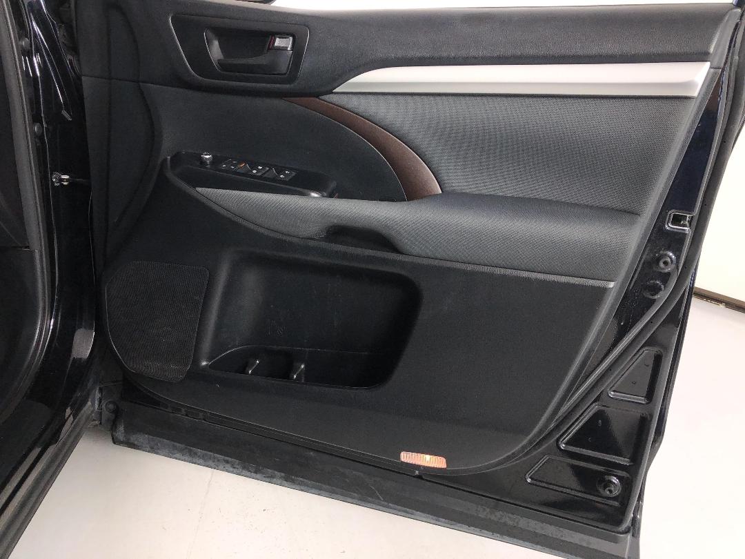 Photo '15' of Toyota Highlander Photo '15' of Toyota Highlander