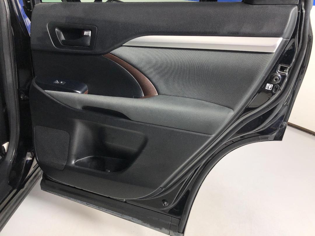 Photo '19' of Toyota Highlander Photo '19' of Toyota Highlander