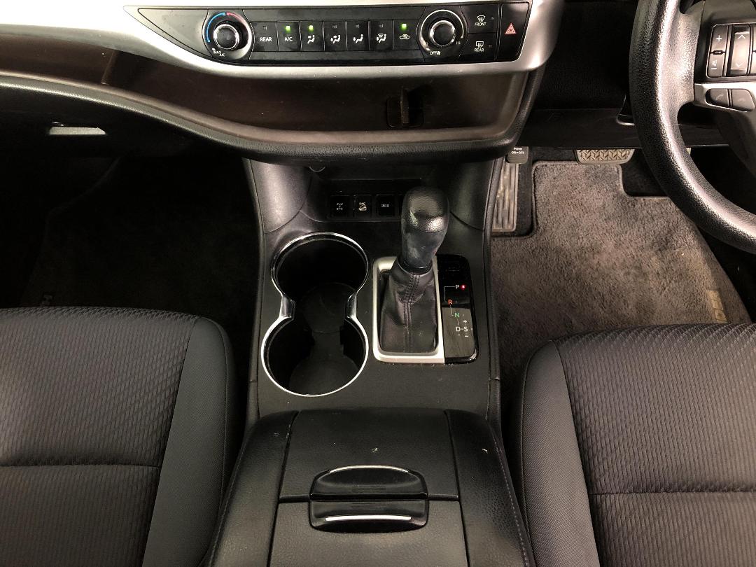 Photo '18' of Toyota Highlander Photo '18' of Toyota Highlander