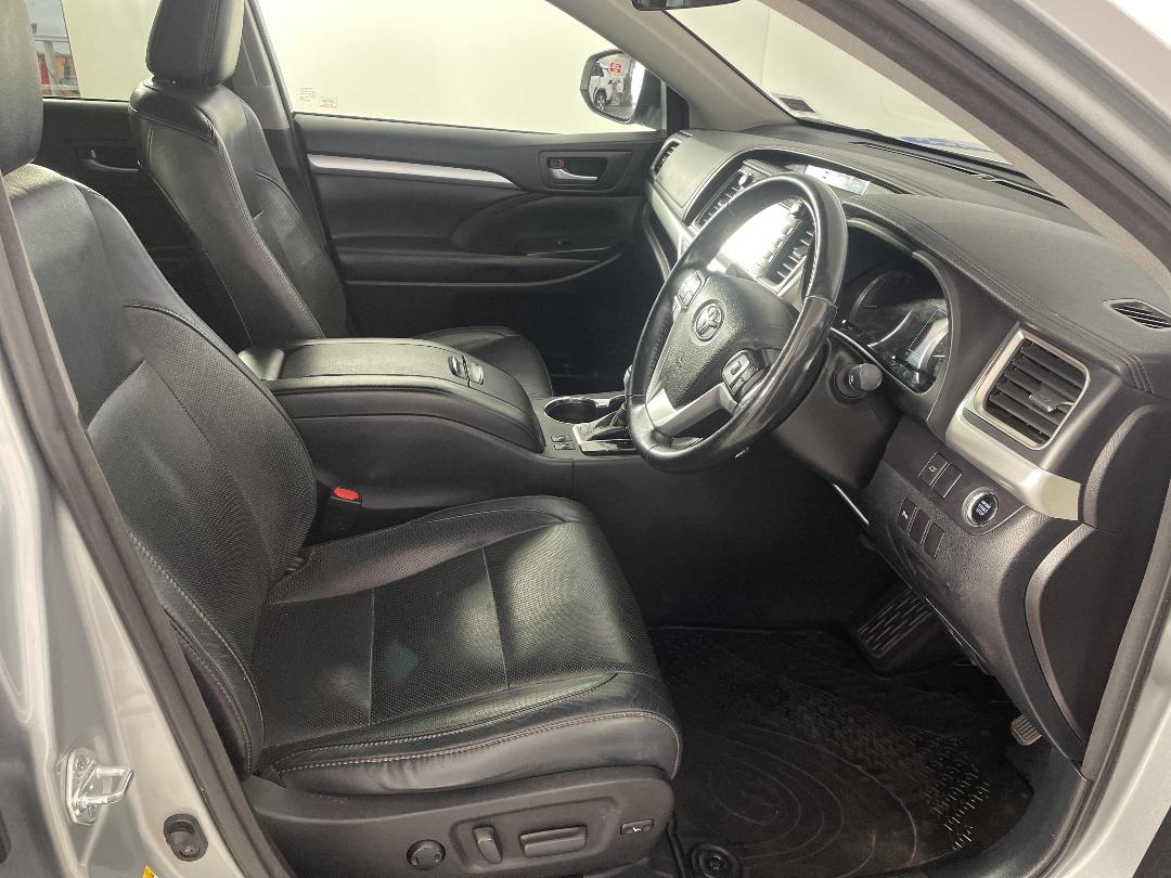 Photo '16' of Toyota Highlander