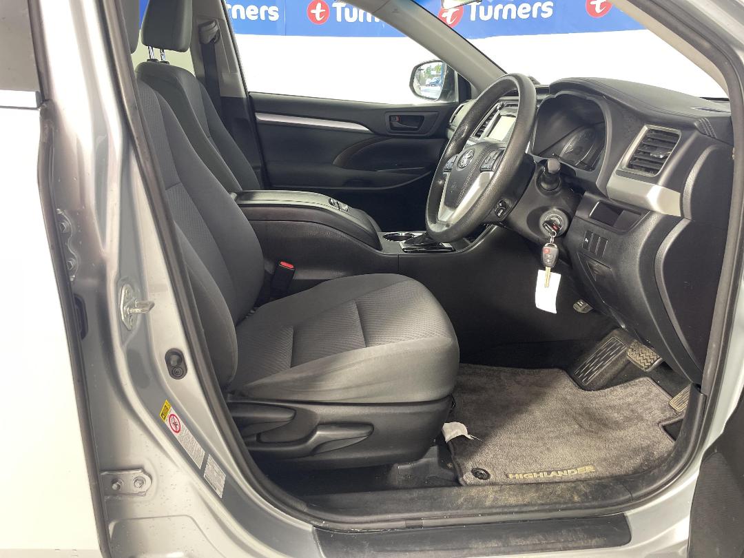 Photo '16' of Toyota Highlander Photo '16' of Toyota Highlander