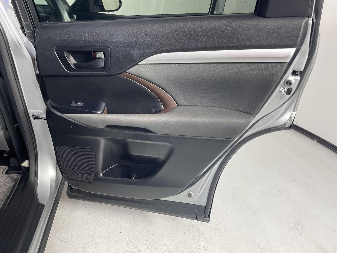 Photo '19' of Toyota Highlander Photo '19' of Toyota Highlander