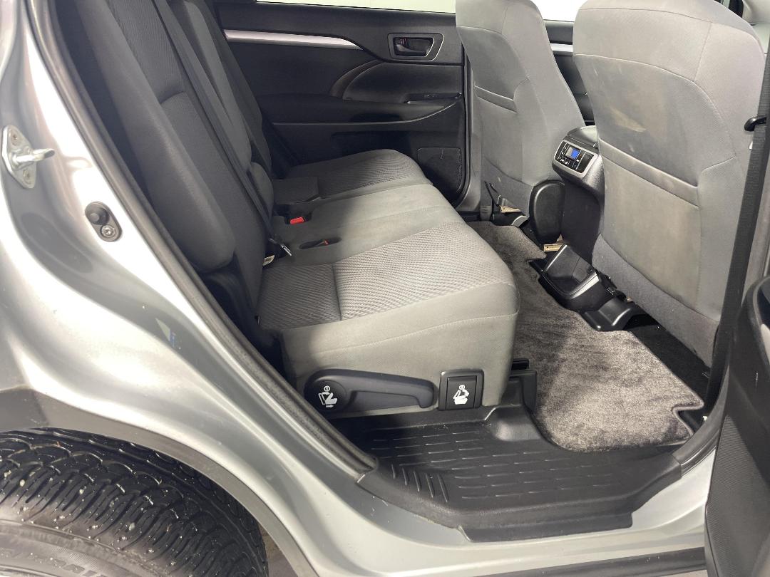 Photo '20' of Toyota Highlander Photo '20' of Toyota Highlander