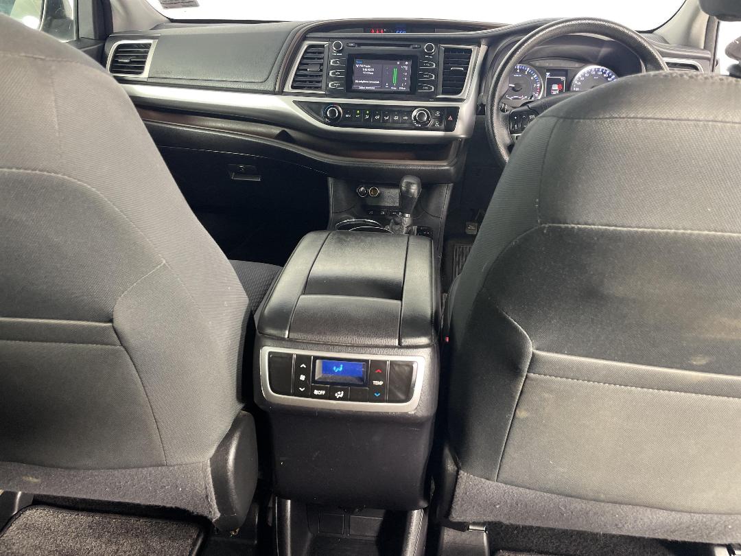 Photo '18' of Toyota Highlander Photo '18' of Toyota Highlander