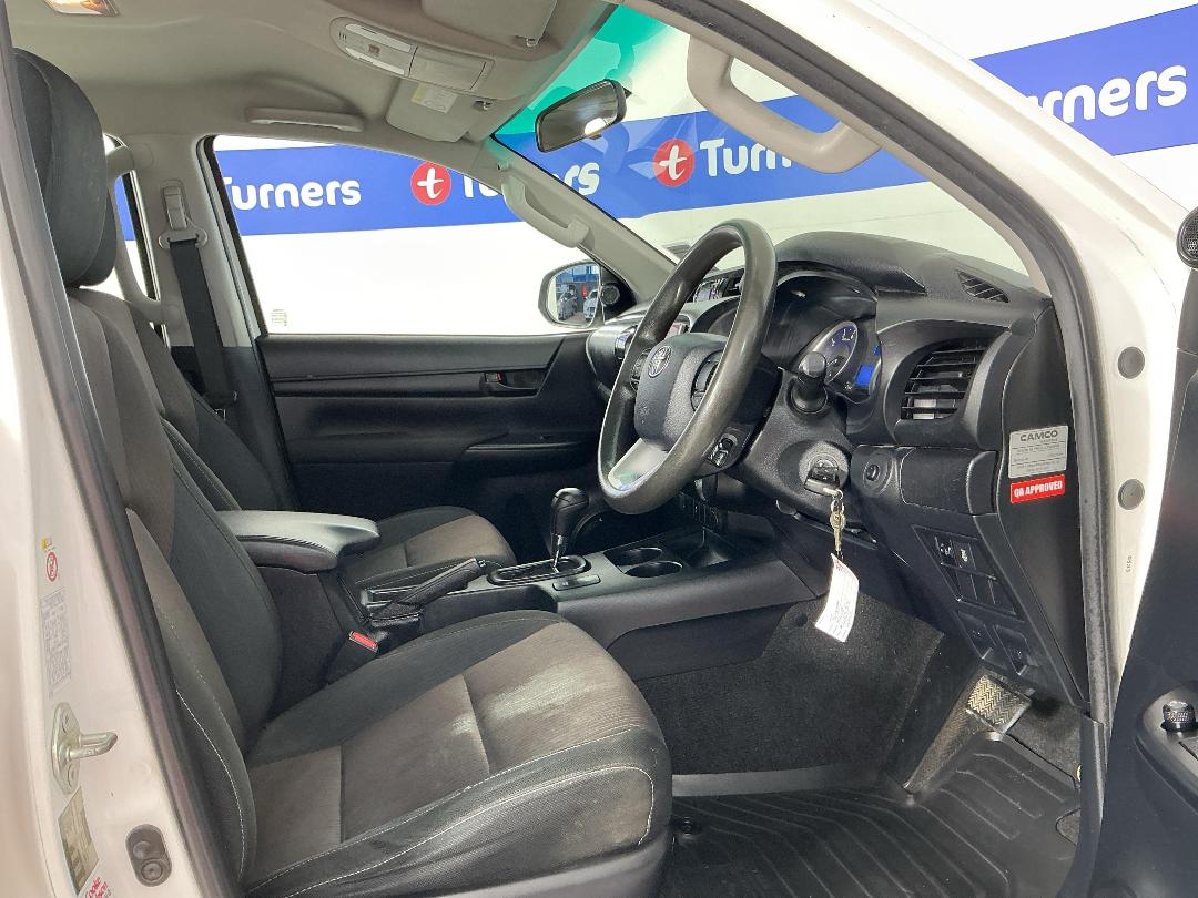 Photo '16' of Toyota Hilux