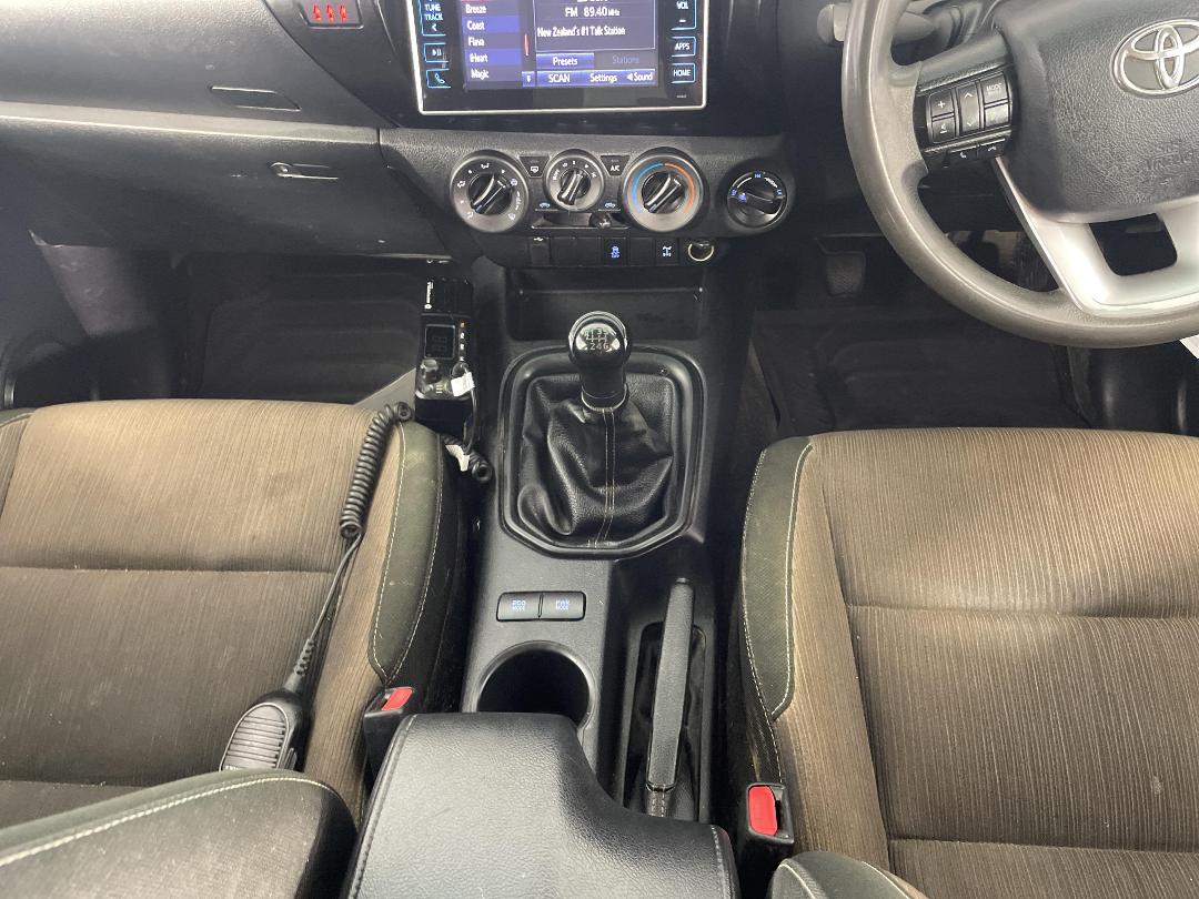 Photo '18' of Toyota Hilux