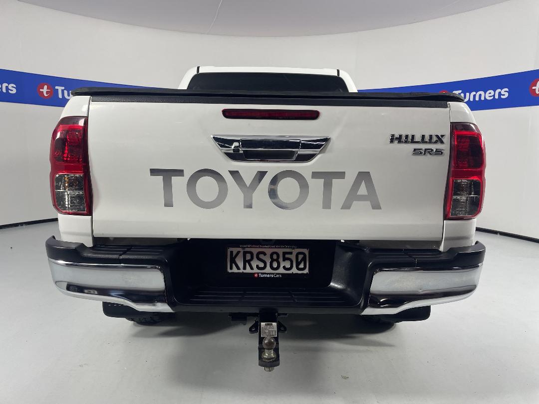 Photo '6' of Toyota Hilux